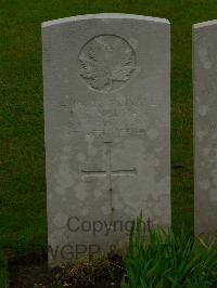 Etaples Military Cemetery - Neuman, Lester Charles